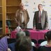 Imagen del Concejal de Cultura del Ayuntamiento de Arona, Miguel �ngel M�ndez, y el pol�tico y escritor Elfidio Alonso, durante su participaci�n en el proyecto Biblioteca sin Muros, desarrollado en la Biblioteca Municipal de Buzanada. Junio 2012