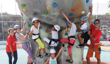 Éxito de los cursos de escalada en rocódromo del Ayuntamiento de Arona