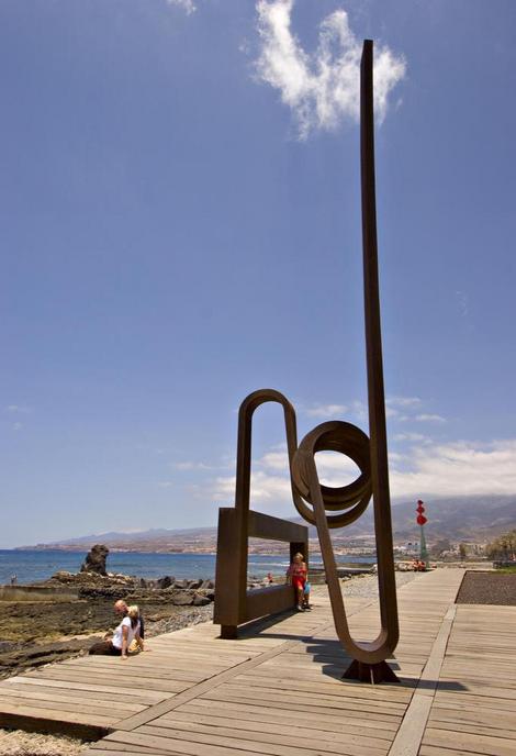 Metal carvings at promenade - Playa de Las Américas Metal carvings at promenade - Playa de Las Américas