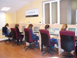 La imagen muestra el equipo humano del servicio de atenci�n telef�nica 010 ( mayo 10 ) 